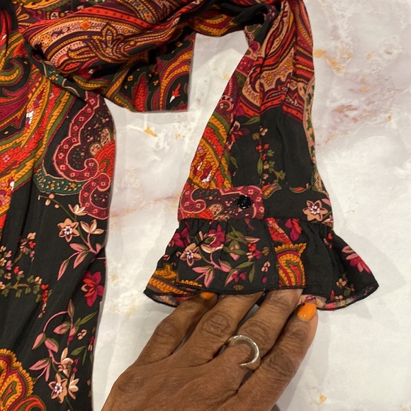 Zara women paisley blouse. Features ruffle collar sleeves & front placket. SZ M - Picture 5 of 7